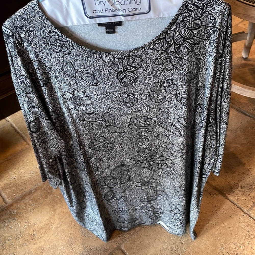 Black and white pattern tunic 3/4 sleeve